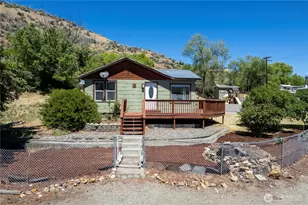 410 W Bartlett St, Omak, WA 98841 - Photo 1