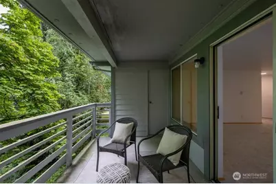 9912 NE 142 Place #B201, Kirkland, WA 98034 - Photo 18