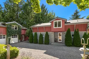 6575 NE Honeysuckle Ln, Bainbridge Island, WA 98110 - Photo 2