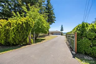 16026 Lawrence Pl SE, Yelm, WA 98597 - Photo 2