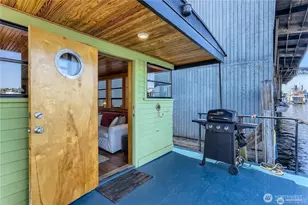 2706 Westlake Ave N, Seattle, WA 98109 - Photo 2