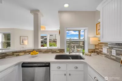 1011 5th Avenue N #201, Seattle, WA 98109 - Photo 12
