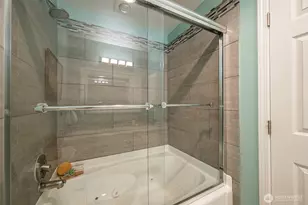 1011 5th Ave N, Seattle, WA 98109 - Photo 18