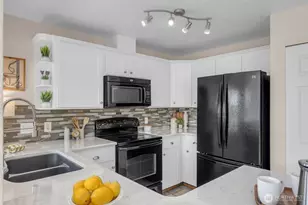 1011 5th Ave N, Seattle, WA 98109 - Photo 10
