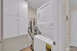 1011 5th Ave N, Seattle, WA 98109 - Photo 24