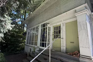 1821 E Howell St, Seattle, WA 98122 - Photo 2
