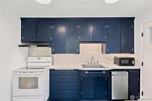 611 N 143rd St, Seattle, WA 98133 - Photo 2