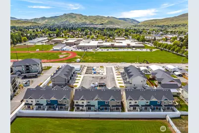 1075 Red Apple Road #E18, Wenatchee, WA 98801 - Photo 4