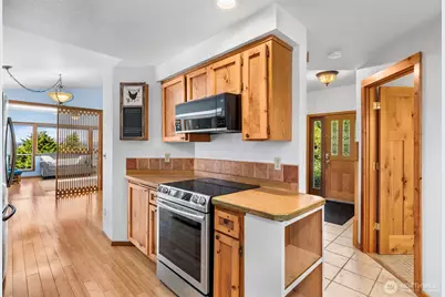 801 N Waugh Road, Mount Vernon, WA 98273 - Photo 16