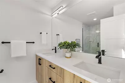 6544 B Latona Avenue NE, Seattle, WA 98115 - Photo 12