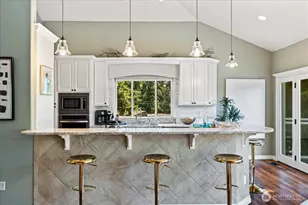 3324 Deer Island Dr E, Lake Tapps, WA 98391 - Photo 8