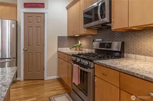 4000 NE Breakwater Ct, Bremerton, WA 98311 - Photo 14