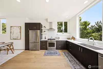 3045 21st Avenue W #C, Seattle, WA 98199 - Photo 2
