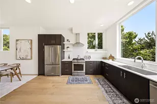 3045 21st Ave W, Seattle, WA 98199 - Photo 2