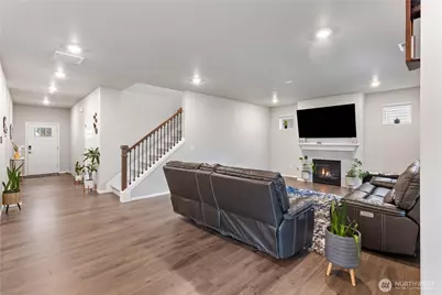 17621 Crossing Drive E, Puyallup, WA 98374 - Photo 4