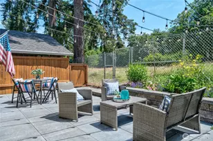 17521 NE 38th Ct, Redmond, WA 98052 - Photo 16