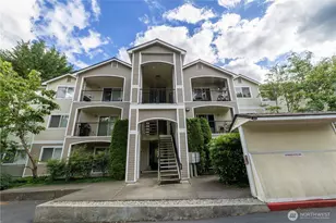 10709 Valley View Rd, Bothell, WA 98011 - Photo 2