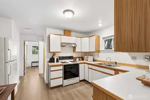 2613 NE 145th St, Seattle, WA 98155 - Photo 8