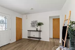 2613 NE 145th St, Seattle, WA 98155 - Photo 2