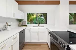 2807 NE 183rd St, Lake Forest Park, WA 98155 - Photo 8