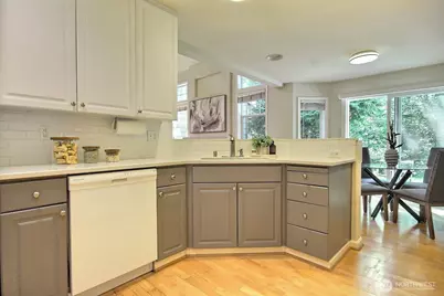 575 Elma Avenue NE, Renton, WA 98059 - Photo 12