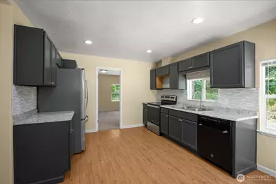 2703 25th Street SW, Puyallup, WA 98373 - Photo 10