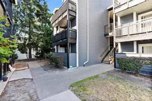 22810 30th Ave S, Des Moines, WA 98198 - Photo 2