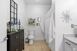 2414 1st Ave, Seattle, WA 98121 - Photo 16