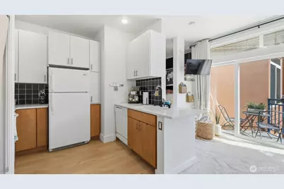 2414 1st Avenue #702, Seattle, WA 98121 - Photo 10