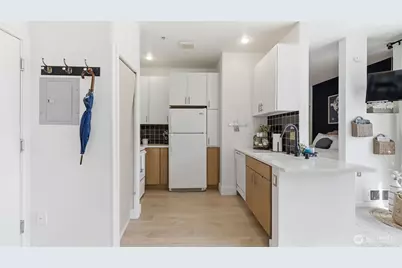 2414 1st Avenue #702, Seattle, WA 98121 - Photo 12