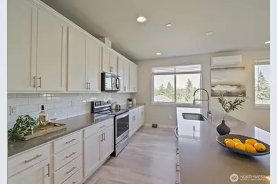 14715 Admiralty Way #B7, Lynnwood, WA 98087 - Photo 4