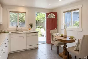 2722 NE Blakeley St, Seattle, WA 98105 - Photo 10