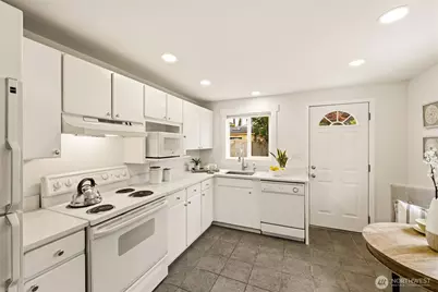 2722 NE Blakeley Street, Seattle, WA 98105 - Photo 8