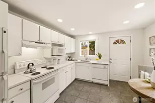 2722 NE Blakeley St, Seattle, WA 98105 - Photo 8