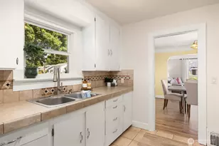 251 Meadow Ave N, Renton, WA 98057 - Photo 6