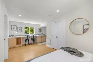2501 Nob Hill Pl N, Seattle, WA 98109 - Photo 32