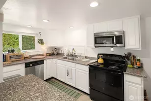 3527 S Hudson Street Ct, Seattle, WA 98118 - Photo 16