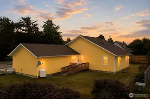105 22nd St NE, Long Beach, WA 98631 - Photo 2