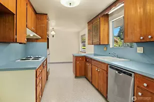 8725 Maple Ln, Edmonds, WA 98026 - Photo 10