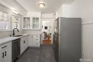 2132 Dexter Ave N, Seattle, WA 98109 - Photo 10