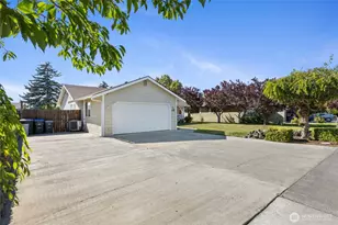 2214 S Belair Dr, Moses Lake, WA 98837 - Photo 2