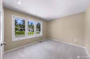 25827 NE 9th St, Sammamish, WA 98074 - Photo 18