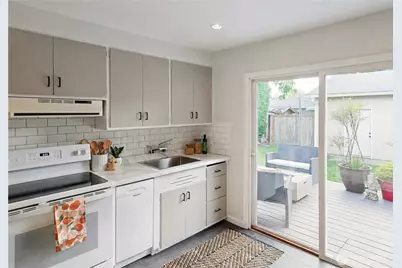 9219 30th Avenue SW, Seattle, WA 98126 - Photo 4