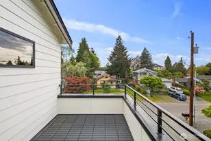 9024 Corliss Ave N, Seattle, WA 98103 - Photo 18