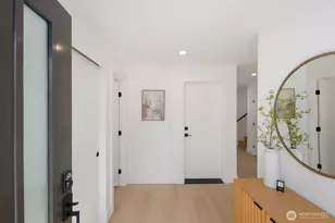 9024 Corliss Ave N, Seattle, WA 98103 - Photo 2