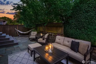 2002 1st Avenue N, Seattle, WA 98109 - Photo 16