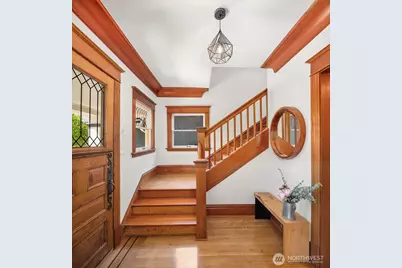 2002 1st Avenue N, Seattle, WA 98109 - Photo 18