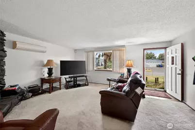 925 139th Street E, Tacoma, WA 98445 - Photo 2