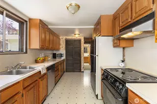 3105 13th St, Bremerton, WA 98312 - Photo 10