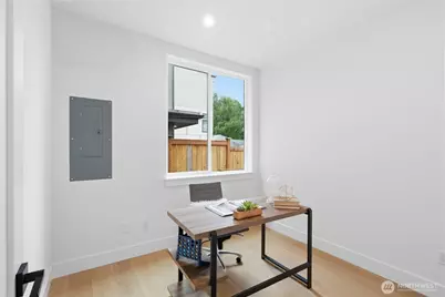 6219 9th Avenue NE, Seattle, WA 98115 - Photo 2